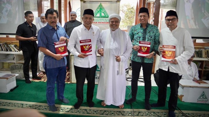Menteri Koperasi Bahas Penguatan Ekonomi Umat Bersama Habib Rizieq