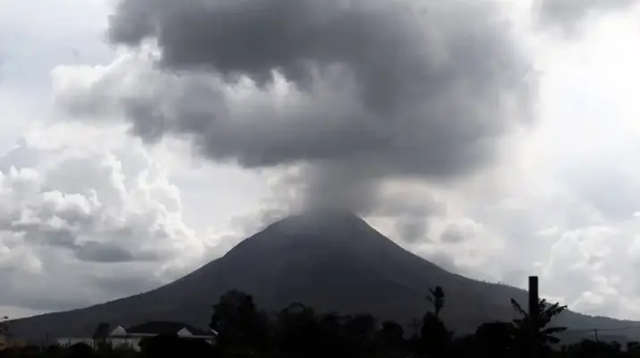 Gunung Sinabung Naik Status Siaga, Ratusan Personel TNI-Polri Dikerahkan Amankan Warga