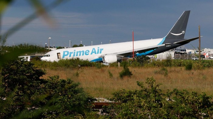 Penyebab Pesawat Kargo Amazon Keluar Landasan hingga Tewaskan Lima Orang di Miami Diselidiki